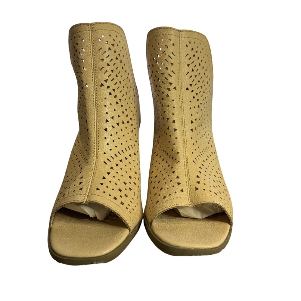 Sugar Zymic Booties Womens 7.5 Tan Laser Cut Peep Toe Block Heel Back Zip Bootie